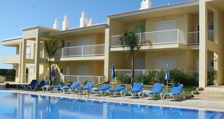 2 Bedrooms Apartment Vale Parra Praia Da Gale In A Privat Condominio ギーア エクステリア 写真