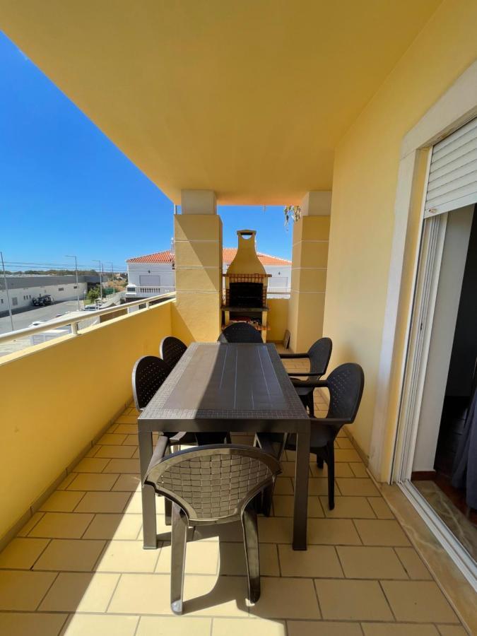 2 Bedrooms Apartment Vale Parra Praia Da Gale In A Privat Condominio ギーア エクステリア 写真