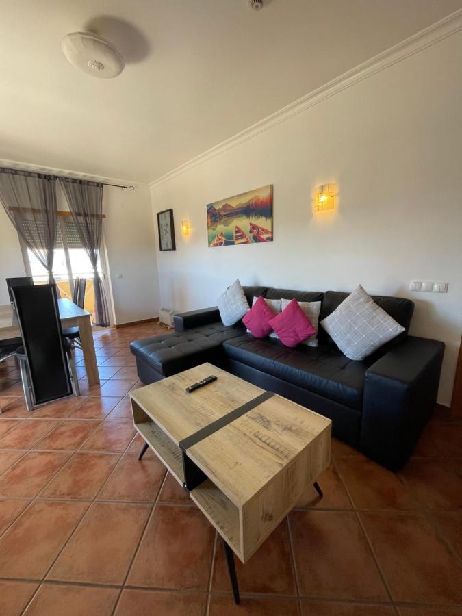 2 Bedrooms Apartment Vale Parra Praia Da Gale In A Privat Condominio ギーア エクステリア 写真