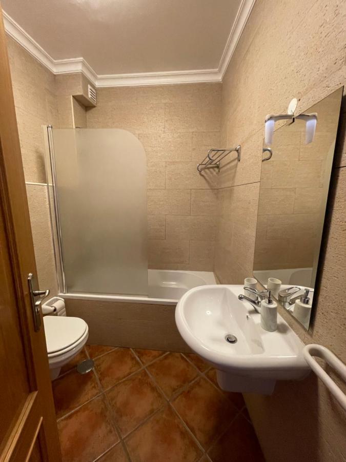 2 Bedrooms Apartment Vale Parra Praia Da Gale In A Privat Condominio ギーア エクステリア 写真